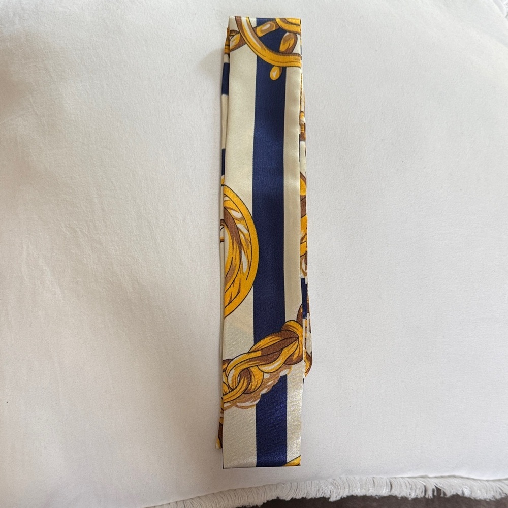 Elegant Gold and Navy Twilly